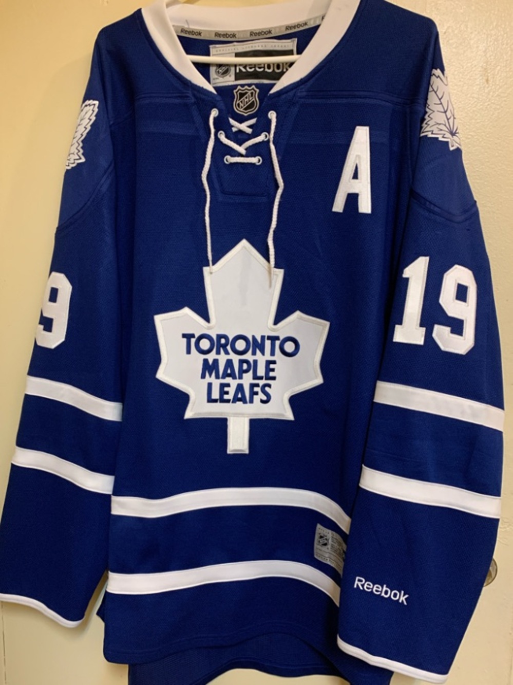 Reebok Toronto Maple Leafs blue and white J. Lupul Assistant Captain jersey, XXL
